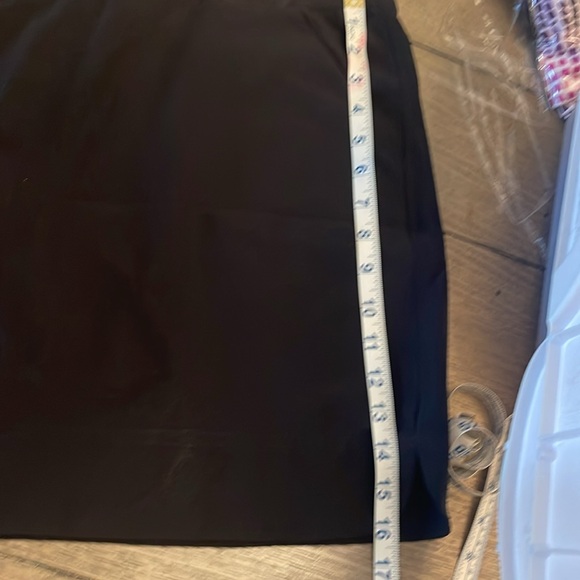 32 degrees Cool- Black golf Skort with pockets. Like new - Picture 5 of 6